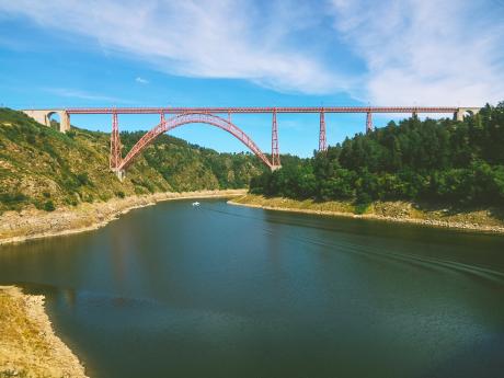 Železniční viadukt Garabit je dílem Gustava Eiffela