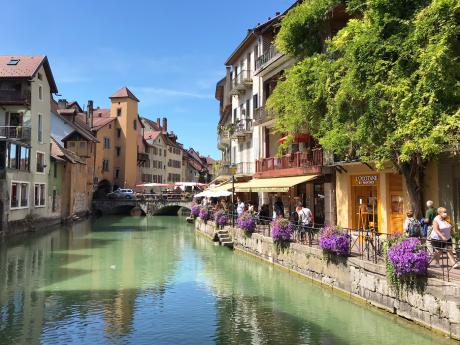 Savojské město Annecy patří mezi nejkrásnější střediska francouzských Alp