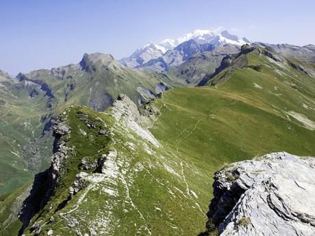 Z vrcholu Rocher du Vent dohlédneme i na Mont Blanc
