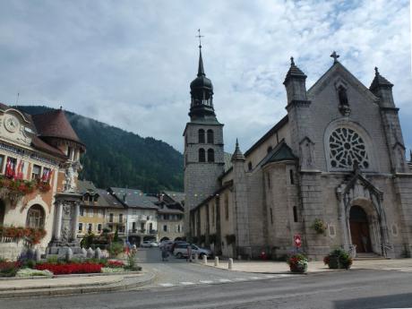 Kostel Église Saint-Maurice v Thônes
