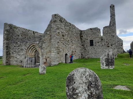 Katedrála v Clonmacnoise je největším předrománským kostelem v Irsku