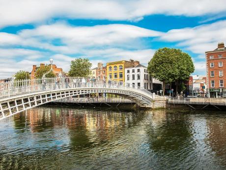 Jeden ze symbolů Dublinu - most pro pěší Ha'Penny Bridge