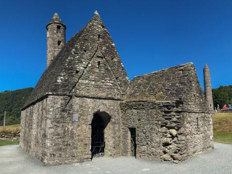 Glendalough patří mezi nejvýznamnější raně křesťanské kláštery v Irsku
