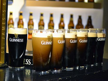 Kdo v Irsku nezkusil pivo Guinness, jako by tam ani nebyl :-)
