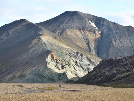 Vyhaslou sopku Bláhnjúkur uvidíte během túry v Landmannalaugar