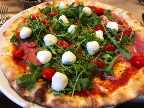 Pizza je přímo symbolem italské kuchyně