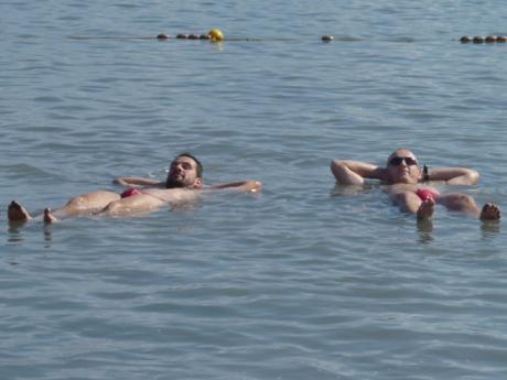 Klasický obrázek od Mrtvého moře...
