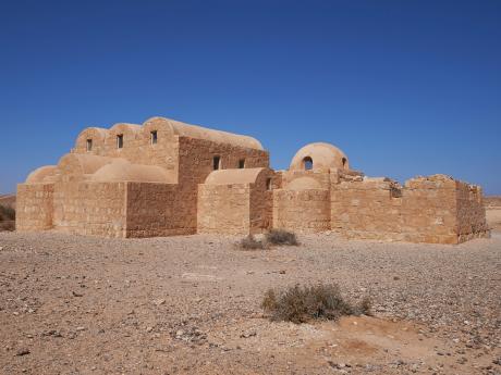 Zřícenina paláce Qusejr Amra z 8. století zaujme především freskami uvnitř