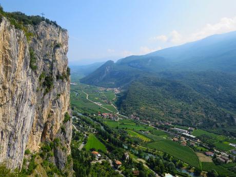 Pohled do údolí Sarca z ferraty Monte Albano 