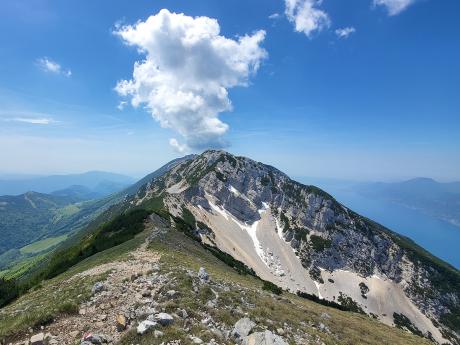Vrchol Cima delle Pozzete (2 132 m) v pohoří Monte Baldo