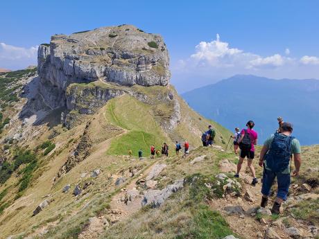 Impozantí masiv Doss d'Abramo je součástí hřebene Monte Bondone