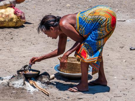 Kuchyňské práce na jihozápadě Madagaskaru