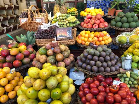 Tržnice ve Funchalu je přehlídkou barev a čerstvosti 