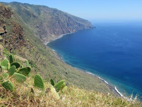 Pohled na oceán z Ponta do Pargo, nejzápadnějšího výběžku Madeiry