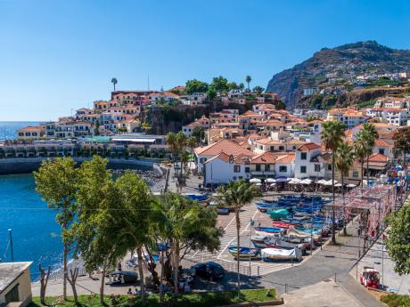 Câmara de Lobos má příjemnou atmosféru rybářského městečka