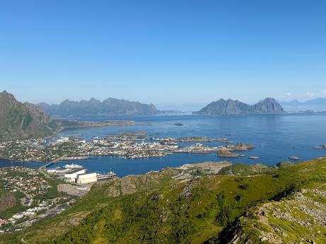 Jedním z největších měst souostroví Lofoty je přístav Svolvær