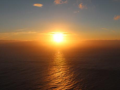 Půlnoční slunce nad Severním ledovým oceánem