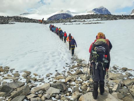 Skupina vyráží na nejvyšší horu Norska Galdhøpiggen (2 469 m)