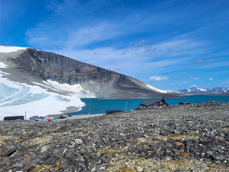 Ledovcové jezero Juvvatnet v národním parku Jotunheimen