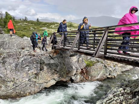 Turistické cesty v NP Rondane několikrát křižují řeku