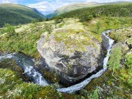 Klikatící se meandr jedné z řek národního parku Rondane