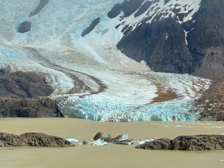 Pohled na&nbsp;ledovec a&nbsp;jezero Laguna Torre z&nbsp;vyhlídky Maestri
