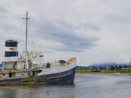 Ushuaia je nejjižnějším městem na&nbsp;světě a&nbsp;metropolí Ohňové země
