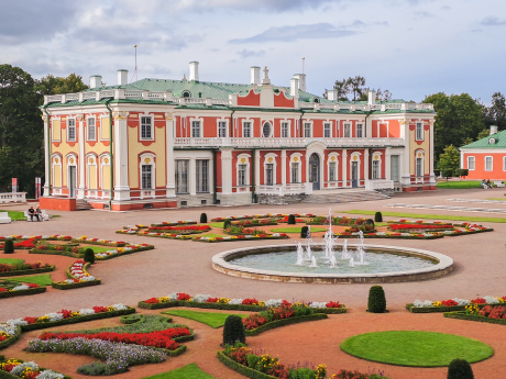 Palác Kadriorg najdete ve stejnojmenném tallinnském parku