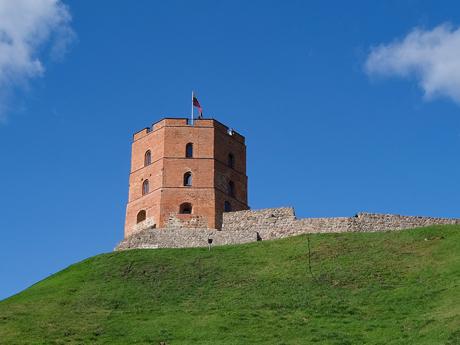 Gediminova věž ve Vilniusu se jako jediná zachovala z hradu zničeného v roce 1802