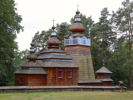 Dřevěný kostelík v největším polském skanzenu v Sanoku