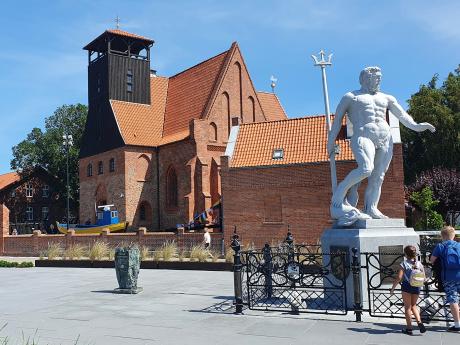 Socha Neptuna v přímořském městečku Hel je kopií italské verze v Bologni