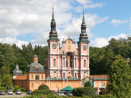 Pozdně barokní klášterní komplex Święta Lipka 
