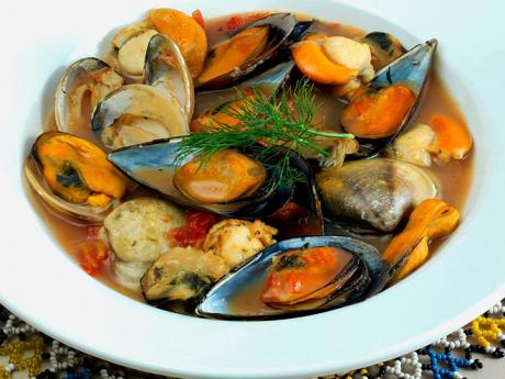 Bouillabaisse – rybí polévka připravovaná po staletí na jihu Francie
