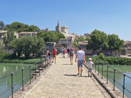 Avignonský most dříve spojoval města Avignon a Villeneuve-lès-Avignon