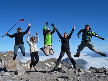 Jedna oslavná skákavá na vrcholu Monte Perdido ve výšce 3 355 m n. m.