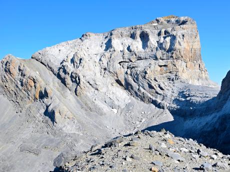 Cilindro de Marboré cestou na Monte Perdido