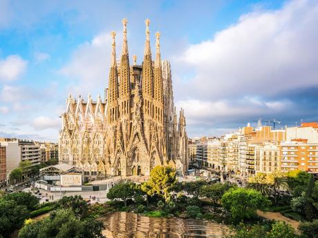 S Barcelonou je neodmyslitelně spojen surrealistický kostel Sagrada Família