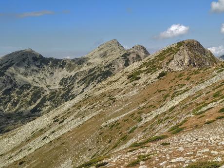 Vrcholy v pohoří Rila s nejvyšším bodem Ovčarec (2 775 m)