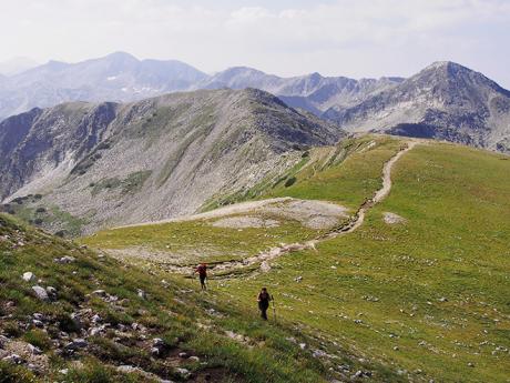 Cesta z Vichrenu, nejvyššího vrcholu pohoří Pirin