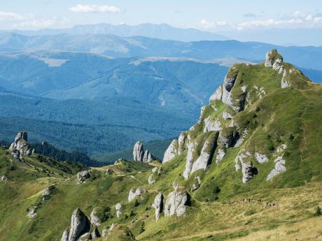 Výšlap v pohoří Ciucaş je přehlídkou nejrůznějších skalních bizarních tvarů