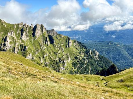 Pohoří Bucegi je známé svými slepencovými skalními útvary 