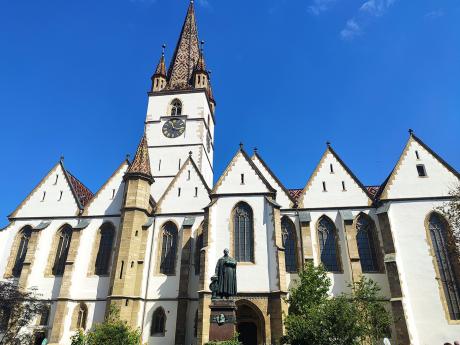 Lutheránská katedrála Panny Marie v Sibiu je jednou z dominant města