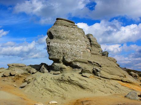 „Sfinga“ je slepencový skalní útvar v pohoří Bucegi 