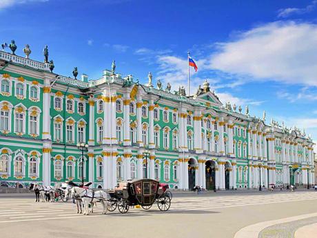 Zimní palác v Petrohradě má průčelí dlouhé 230 m a celkem 1 057 komnat