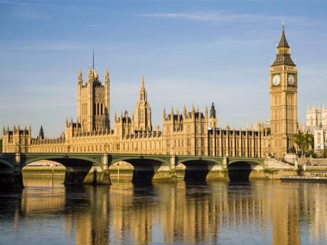 Budovy Westminsterského parlamentu s Big Benem v Londýně