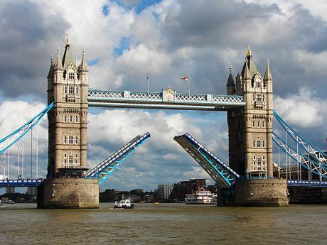 Tower Bridge v Londýně