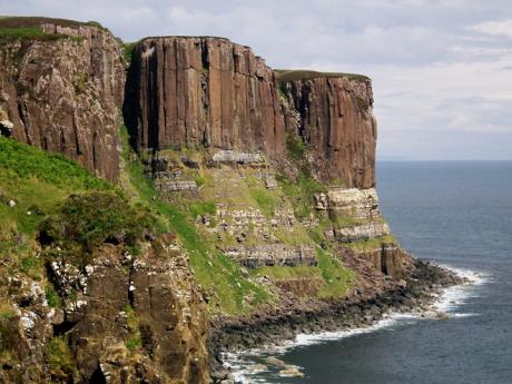 Čedičové útesy Kilt Rock na ostrově Skye