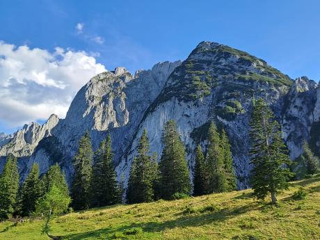 Pohled na Großer Donnerkogel, na kterém končí ferrata Intersport