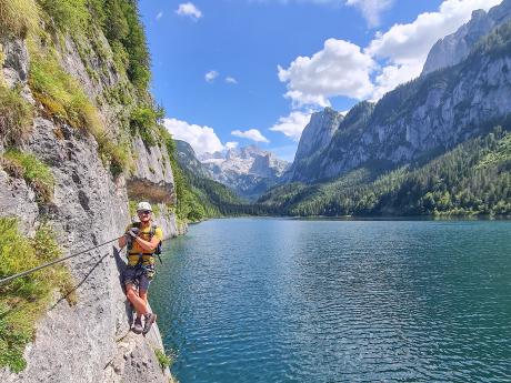 Na ferratě Laserer Alpin (C) nad jezerem Vorderer Gosausee
