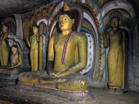 Chrámové jeskyně v Dambulle ukrývají dohromady kolem 150 zpodobení Buddhy
